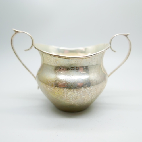 852 - A silver sugar bowl, 65g