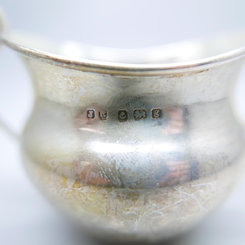 852 - A silver sugar bowl, 65g