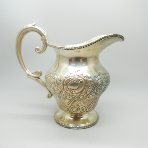 855 - A silver jug, Sheffield 1908, 226g