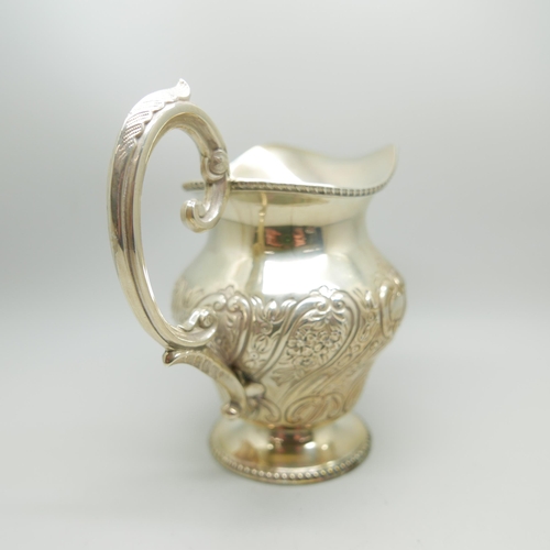 855 - A silver jug, Sheffield 1908, 226g