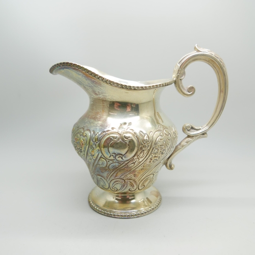 855 - A silver jug, Sheffield 1908, 226g