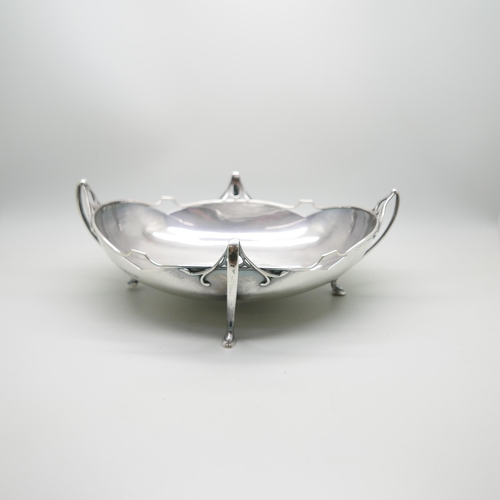 856 - A silver Art Nouveau bowl, Sheffield 1905 by Cooper Brothers & Sons, 430g, 23.5cm wide