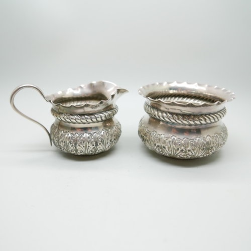 859 - An embossed silver jug and bowl, London 1900 and 1901, Josiah Williams & Co., 126.8g