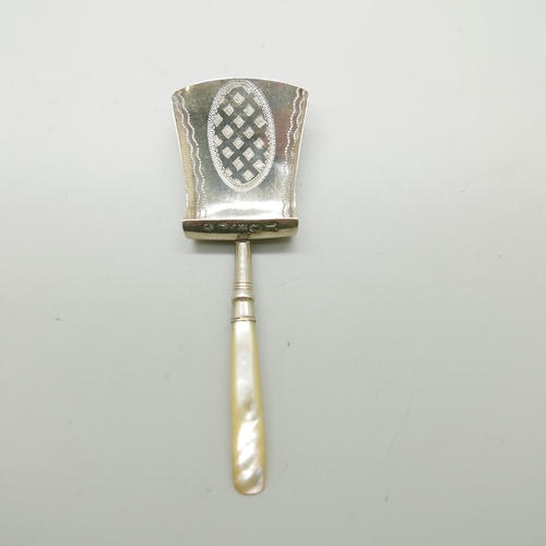 860 - A George III silver caddy spoon, Birmingham 1809, William Pugh