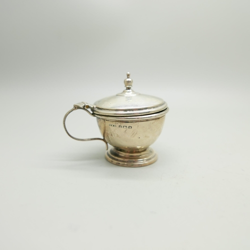 862 - A silver salt and a silver mustard pot, 79g