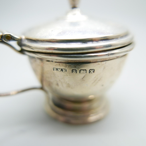 862 - A silver salt and a silver mustard pot, 79g