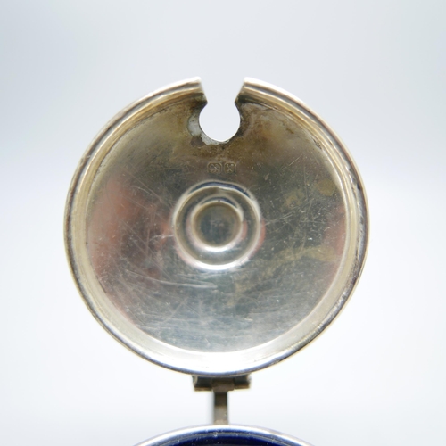 862 - A silver salt and a silver mustard pot, 79g