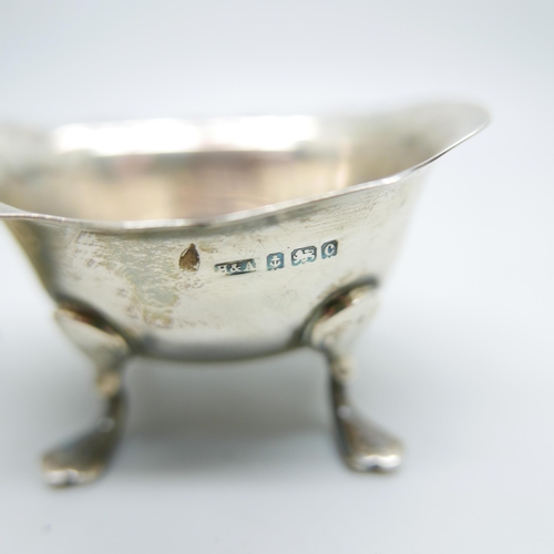 864 - A silver pepper and a pierced silver dish, 66g