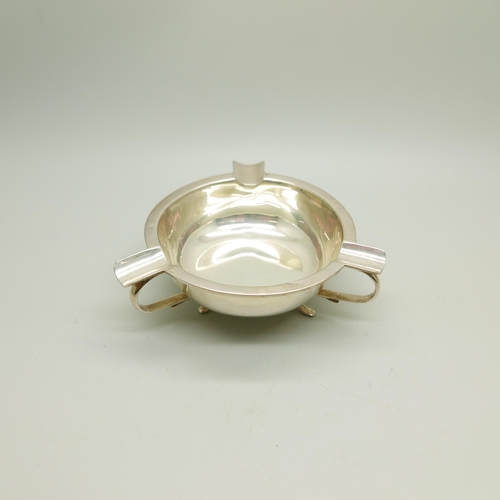 865 - A silver Art Nouveau style ashtray, 57.4g