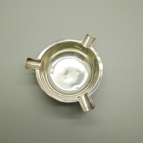 865 - A silver Art Nouveau style ashtray, 57.4g