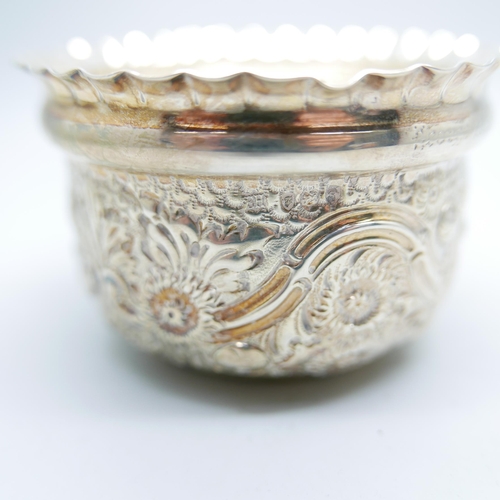 866 - A Victorian silver bowl, 66g