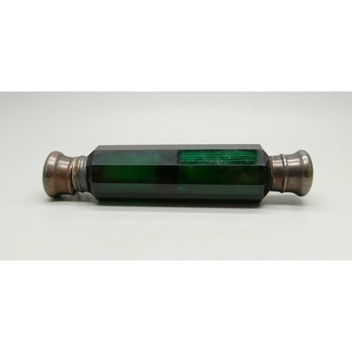 870 - A 19th Century double ended deep green glass scent bottle, (hinged lid requires small repair), 13.5c... 