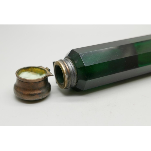 870 - A 19th Century double ended deep green glass scent bottle, (hinged lid requires small repair), 13.5c... 