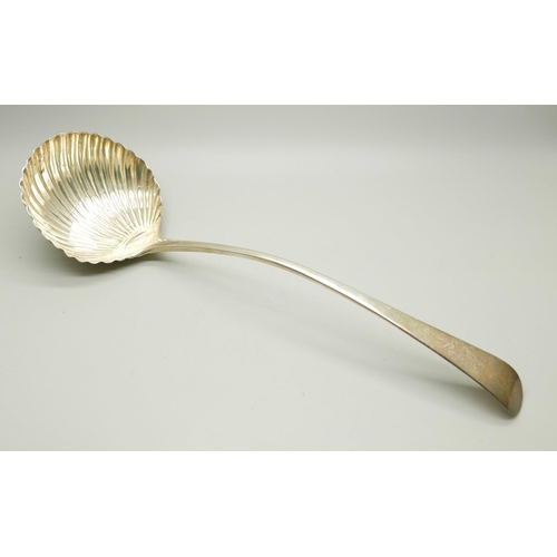 871 - A George III silver ladle, London mark, 170g, 32.5cm