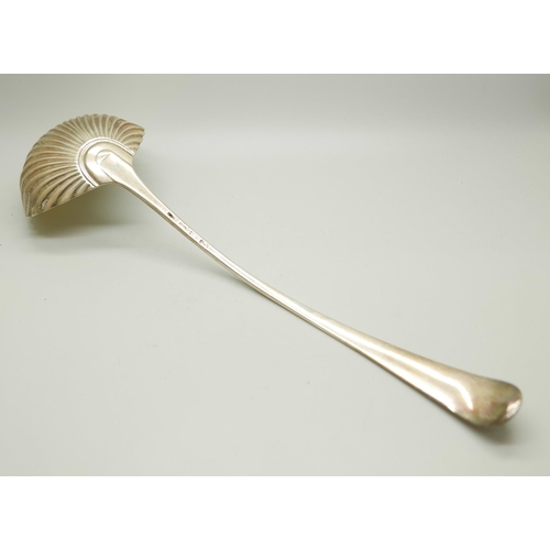 871 - A George III silver ladle, London mark, 170g, 32.5cm