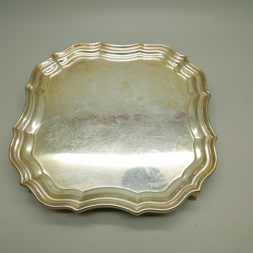 872 - A silver card tray, Birmingham 1932, 191g, 15.5cm