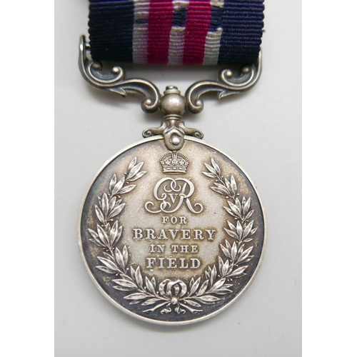 895 - A George V Military Medal, L-8465 Gnr. J. Edwards, B.150/BDE:R.F.A.