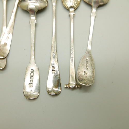 916 - A collection of silver mustard spoons, 115g