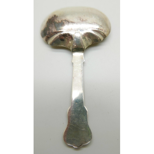 925 - An early 19th Century silver caddy spoon