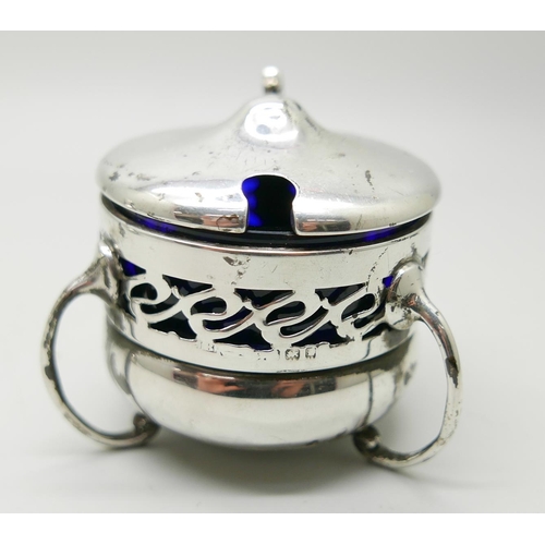 926 - An Arts and Crafts silver mustard and pepper, Birmingham 1905, weight including pepper liner 104g