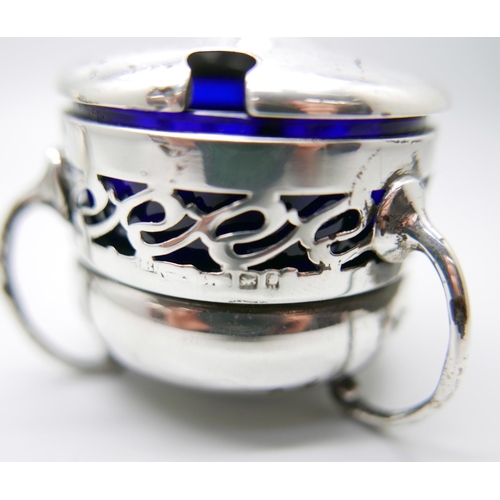 926 - An Arts and Crafts silver mustard and pepper, Birmingham 1905, weight including pepper liner 104g