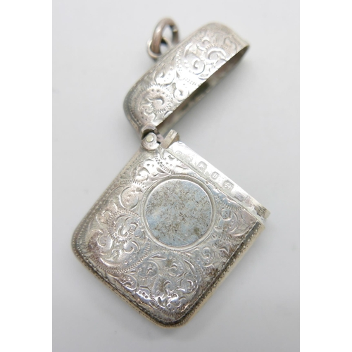 936 - A Victorian silver vesta case