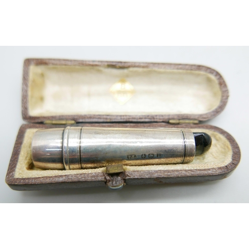 947 - A silver cheroot holder with extendable stem, cased