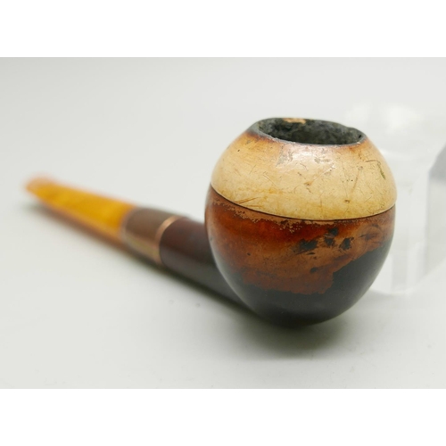 953 - A smoker's pipe with a 9ct gold collar and a cigarette holder, both cased