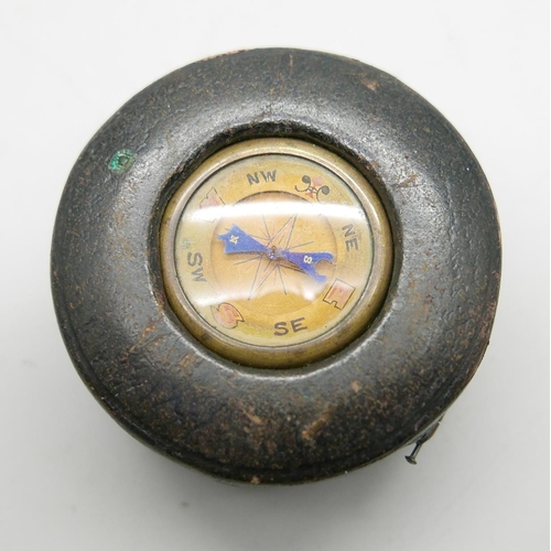 962 - A Negretti & Zambra pocket barometer with compass in the case back, lacking loop, case a/f