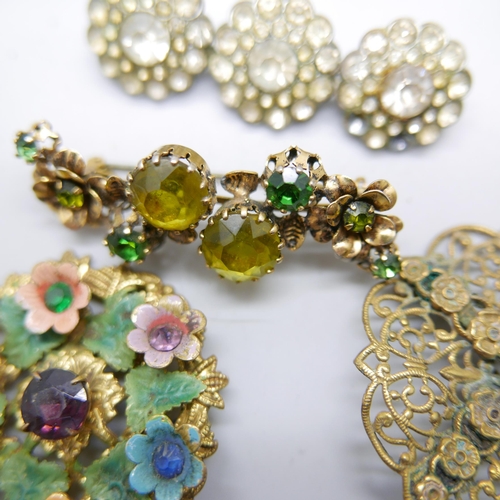 991 - A collection of brooches, (one a/f)