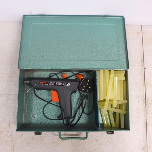 2050 - A Blackspur 25 78w glue gun and glue sticks, a Black and Decker HG992K heat gun, a Steiner Purglue 5... 