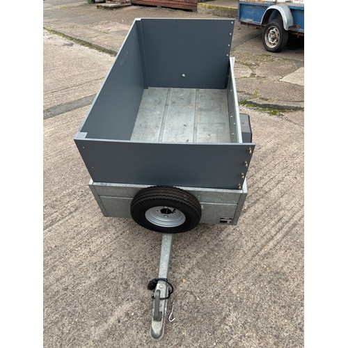 2399 - A Caddy trailer 59 x 34