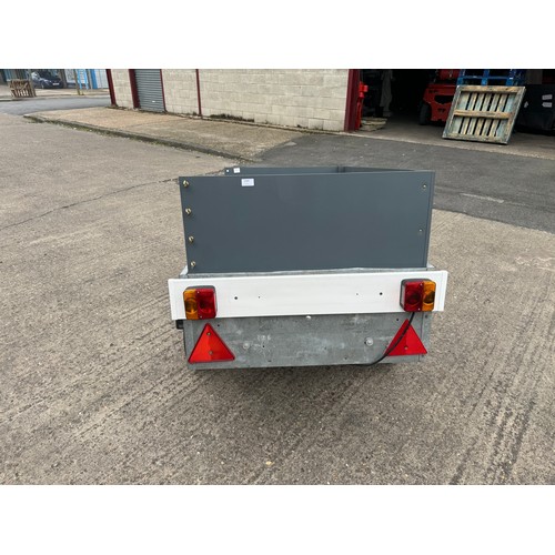 2399 - A Caddy trailer 59 x 34