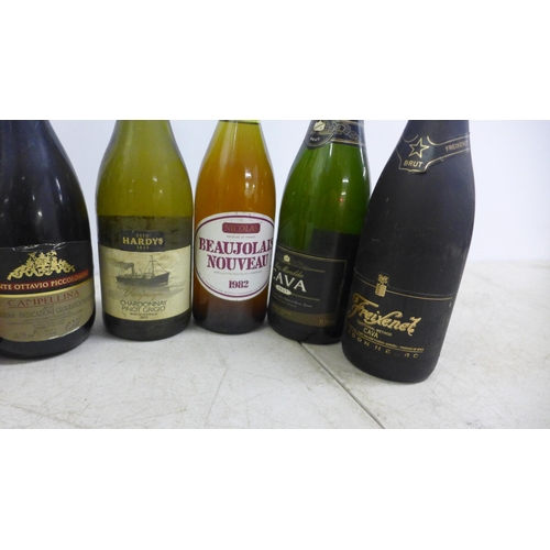 2079 - 8 assorted bottles of wine and spirits including; Veuve Clicquot Ponsardin Brut Champagne, Hardys Vo... 