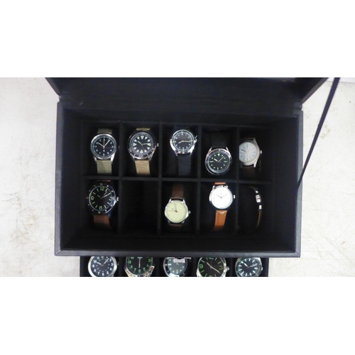 2104 - A display box containing gentleman's wristwatches ( 19 per box)