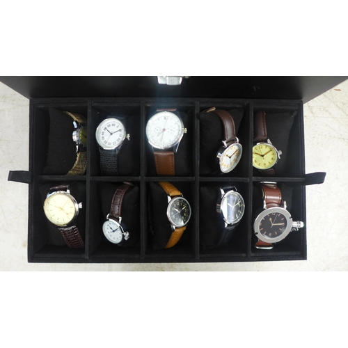 2107 - A display box containing gentleman's wristwatches (twenty per box)