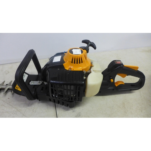 2110A - A McCulloch HT5622 petrol driven hedge trimmer. *Police repossession