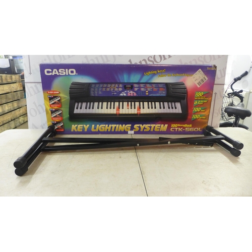 2118 - A Casio CTK-560L 100 Song Bank keyboard with key lighting system and stand