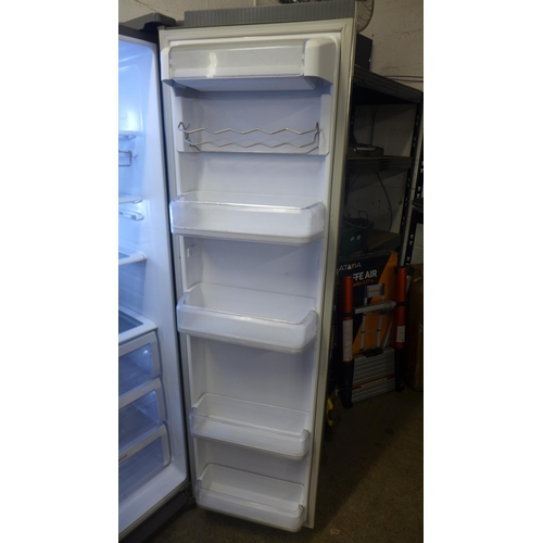 2135 - A Samsung Aqua Pure Plus American style fridge freezer with water and ice dispenser