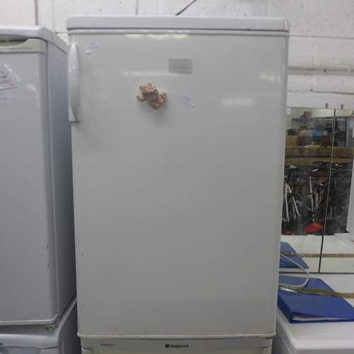 2146 - A Zanussi ZRG716CW under counter fridge