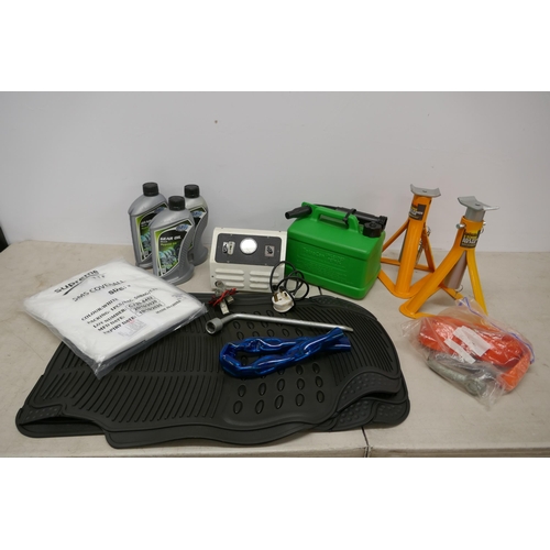 2340 - A box of assorted automotive items; Halfords 2-tonne axle stands, gear oil, tow rope, fuel can, over... 