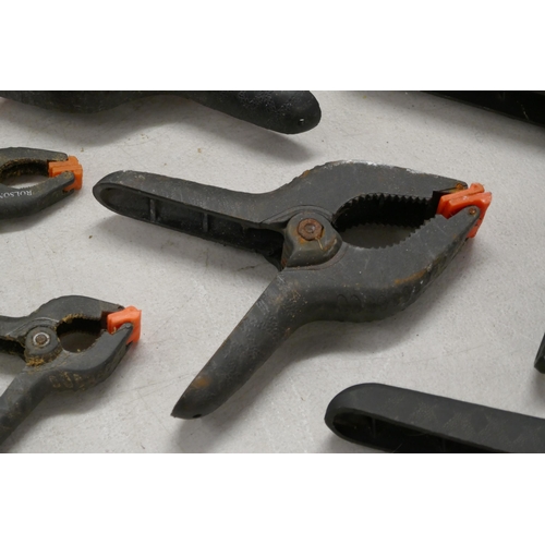 2379 - A quantity of approximately 25 assorted spring clamps