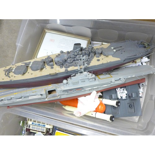 1256 - Three boxes of plastic model boat kits and a collection of die-cast model planes and buses **PLEASE ... 