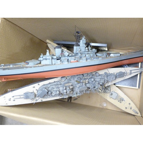 1256 - Three boxes of plastic model boat kits and a collection of die-cast model planes and buses **PLEASE ... 