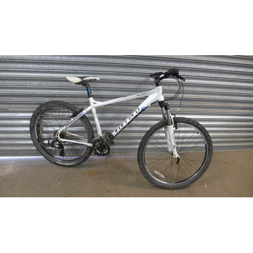 2162 - A Carrera Valour aluminium framed front suspension hardtail mountain bike with Shimano gear set and ... 