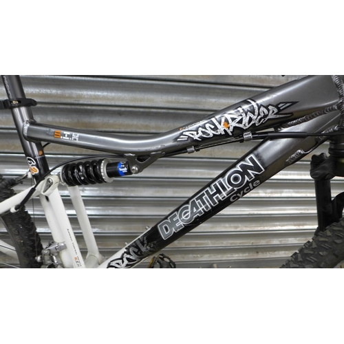 2165 - A Decathlon Rockrider 6.2 aluminium framed full suspension mountain bike. *Police repossession