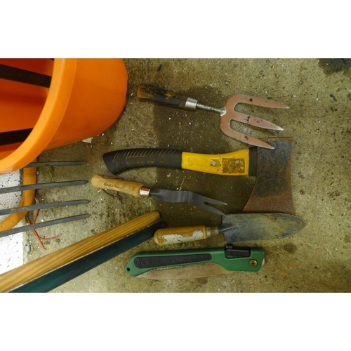 2225 - Approx. 6 garden tools including bow saw, rakes, brushes, a bucket, pitch fork, etc.