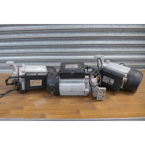 2285 - Three electric single phase log splitter motors - 230v/50 Hz 8.5 amp 2 Hp/1.5 kw 2820 rpm