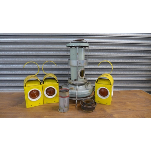 2320 - An Aladdin paraffin heater - series 37 and 3 yellow skip lights