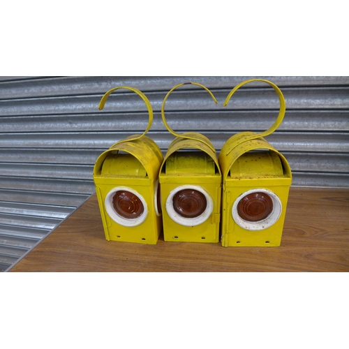 2320 - An Aladdin paraffin heater - series 37 and 3 yellow skip lights